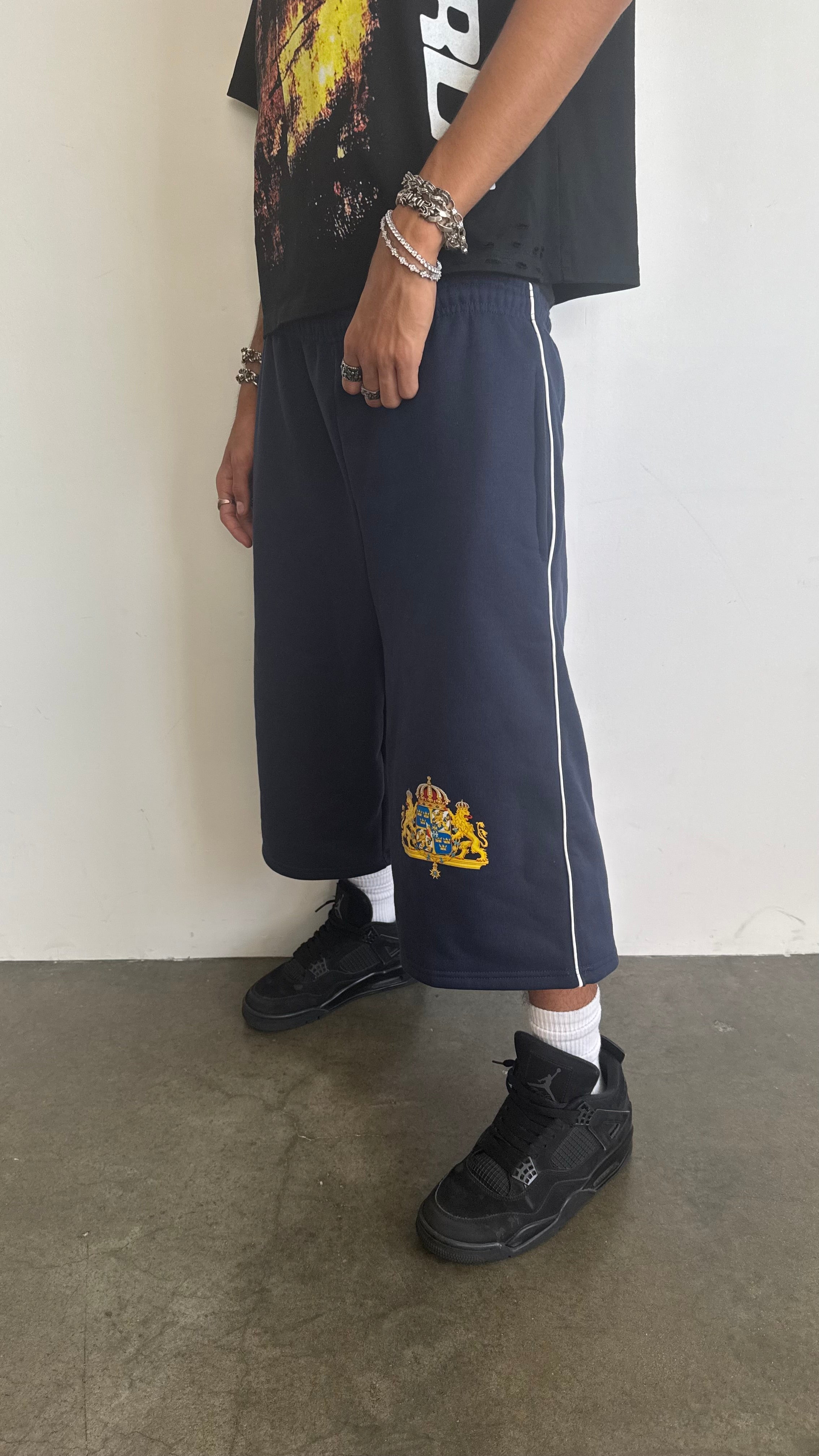 Sweden 3/4 Shorts (Premade)